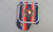 Load image into Gallery viewer, Oven Mitt Sets Medicine Wheel In A Few Different Colours
