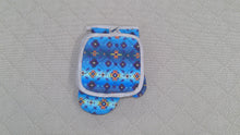 Load image into Gallery viewer, Oven Mitt Sets Medicine Wheel In A Few Different Colours

