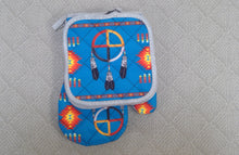 Load image into Gallery viewer, Oven Mitt Sets Medicine Wheel In A Few Different Colours
